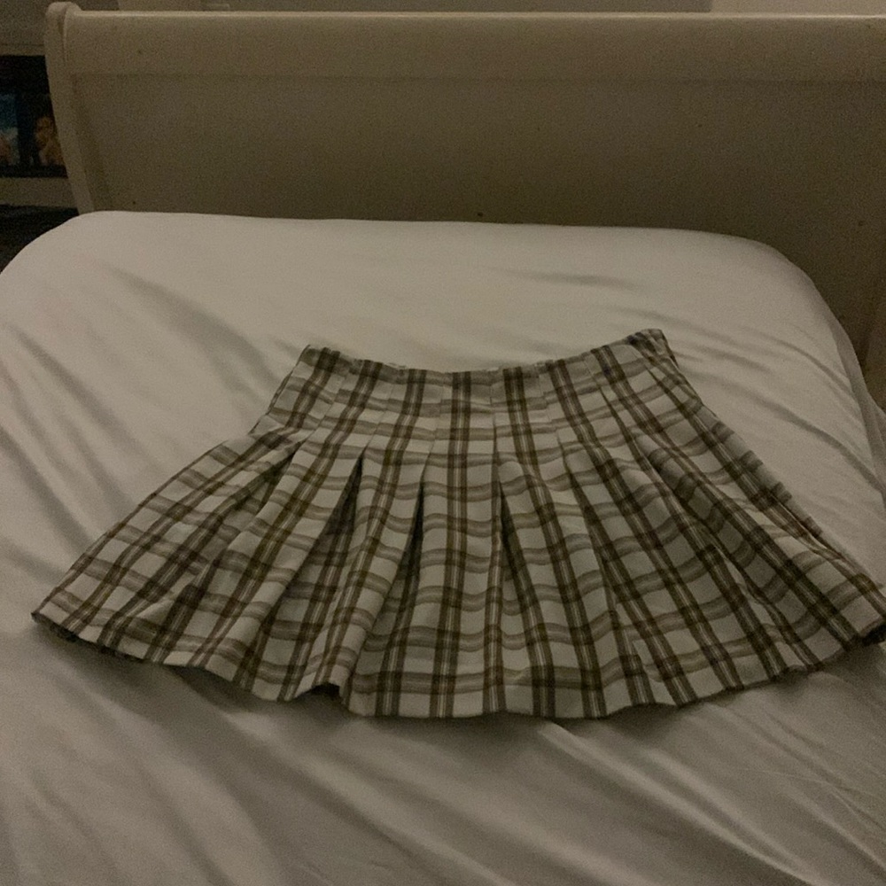 another skirt i found really cute growing up🥰